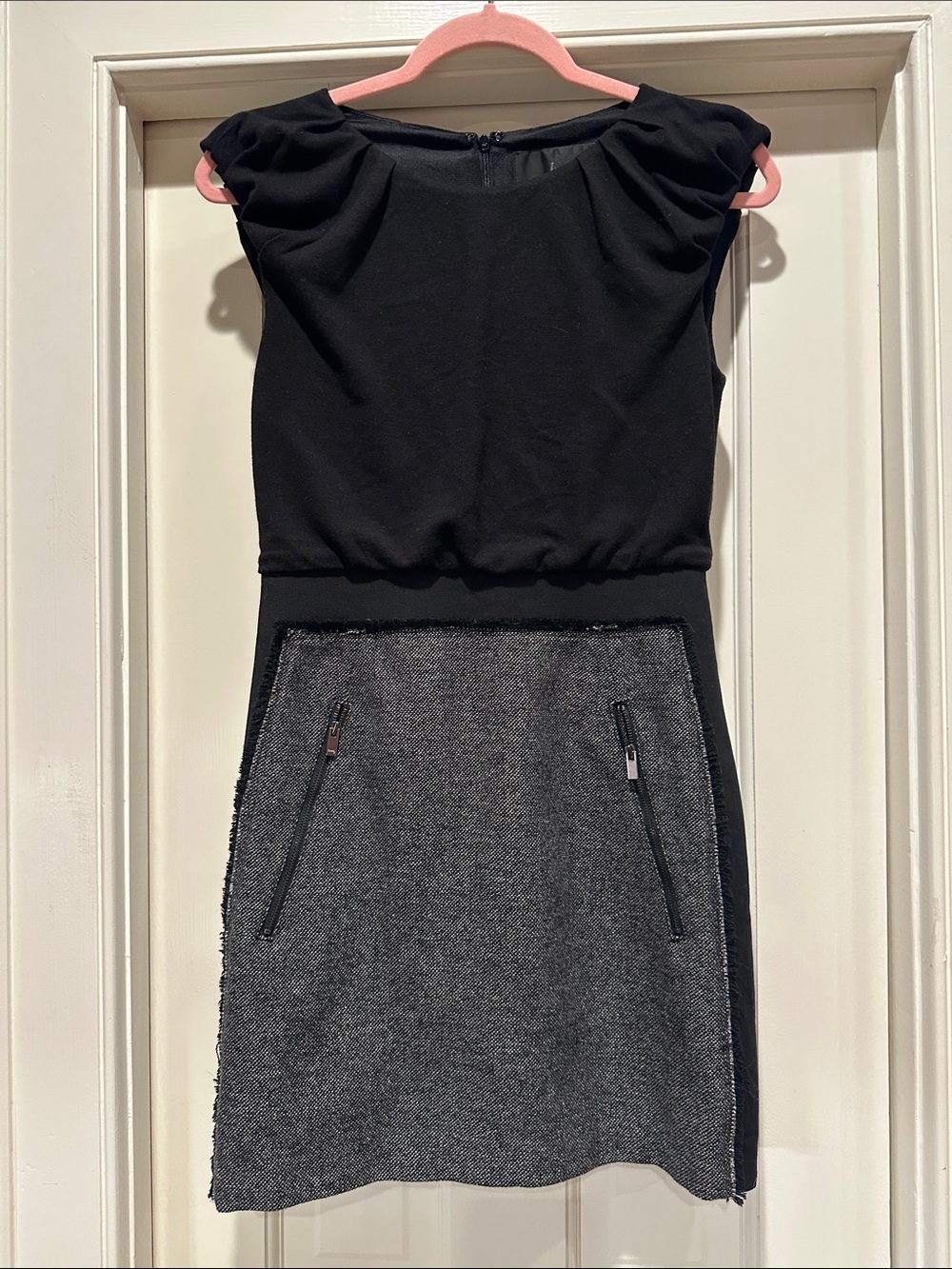 Chic Black and Gray Cap-Sleeve Mini Dress
